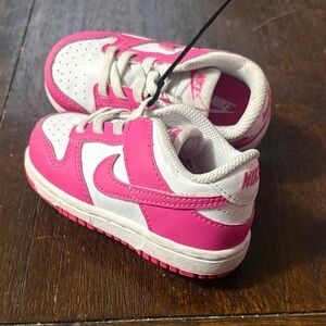 Nike Kids Sneakers in Pink and White